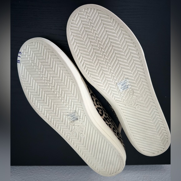 Rothy’s Little Dessert Cat Lace Up Sneaker - Picture 6 of 8